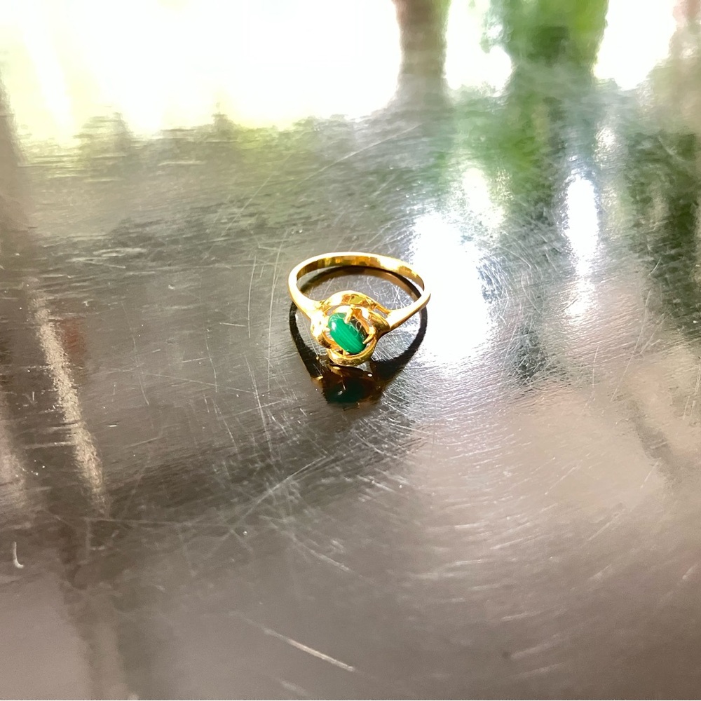 Elegant Gold and Green stone Ring, possibly malachite